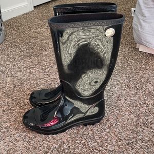 UGG rain boots black size 8